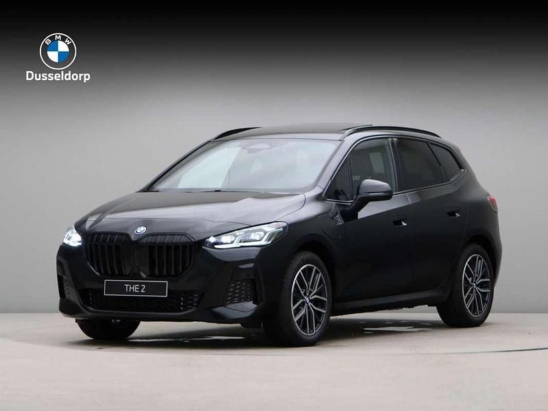 Zwart Occasion 2025 BMW 225 Active Tourer Comfort Edition MPV | € 60.441 - Afbeelding 1/4