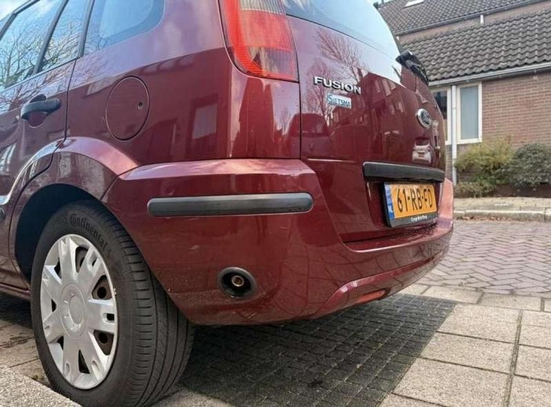 Occasion Ford Fusion Ghia 80 PK (58 kW) 2005 Rood MPV