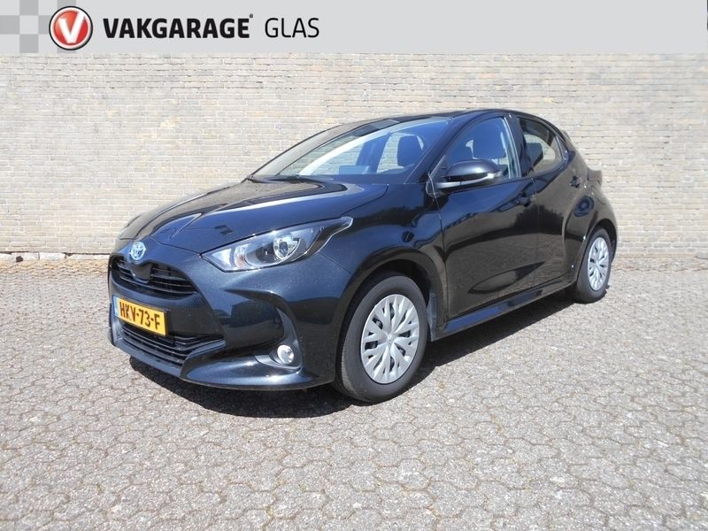 Zwart Gebruikt 2024 Toyota Yaris Hybrid Active Hatchback | € 22.640 (Eerlijke prijs) - Afbeelding 1/4