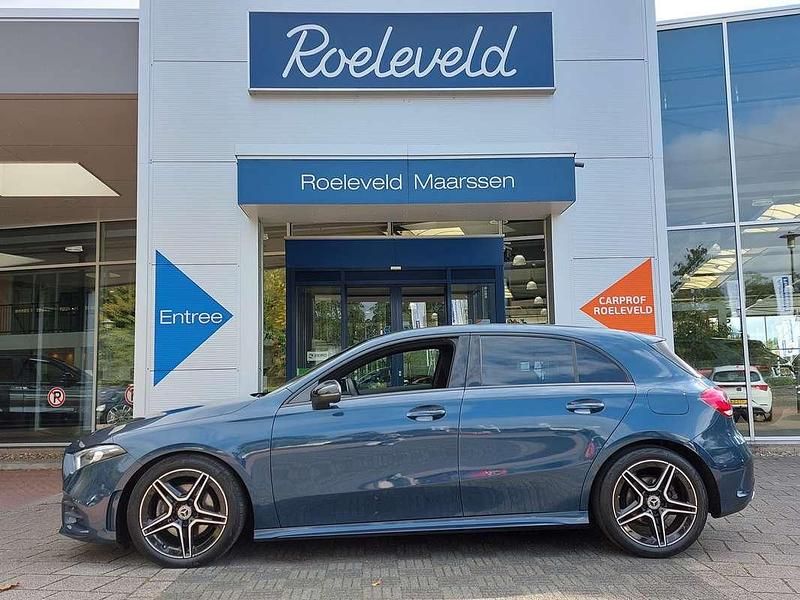 Occasion Mercedes A180 Business 136 PK (100 kW) 2022 Blauw Hatchback