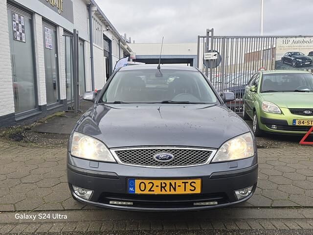 Occasion Ford Mondeo Futura 125 PK (91 kW) 2005 Grijs Hatchback