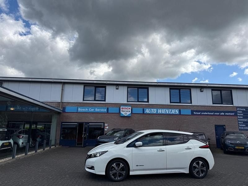 Wit Gebruikt 2020 Nissan Leaf Tekna Hatchback | € 11.950 (Goede deal) - Afbeelding 1/4