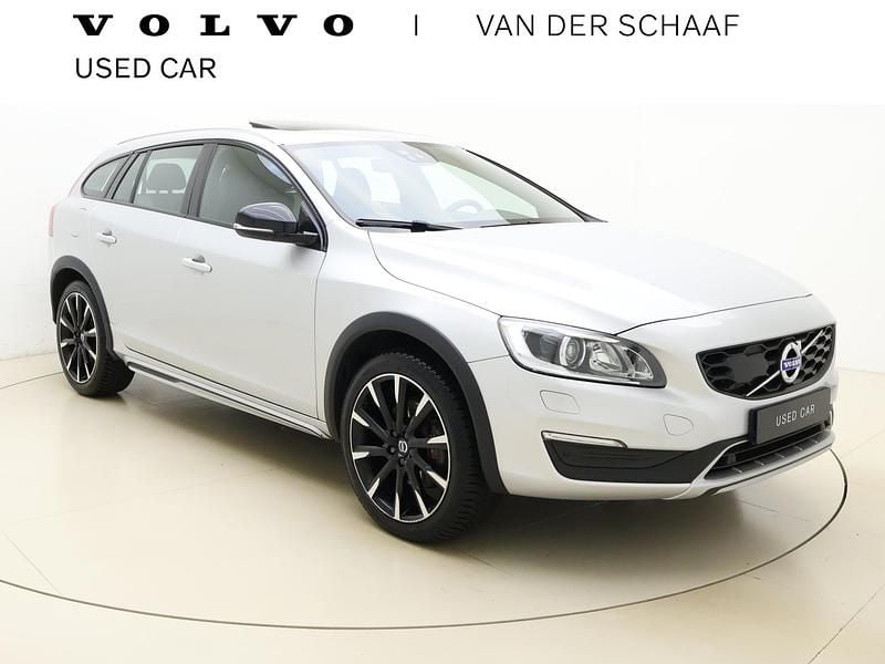 Zilver Occasion 2017 Volvo V60 CC Stationwagen | € 24.800 (Eerlijke prijs) - Afbeelding 1/4