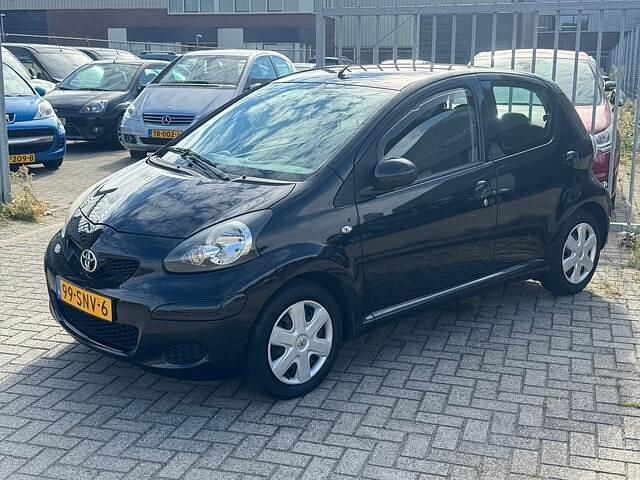 Zwart Occasion 2011 Toyota Aygo Comfort Hatchback | € 3.490 (Eerlijke prijs) - Afbeelding 1/4