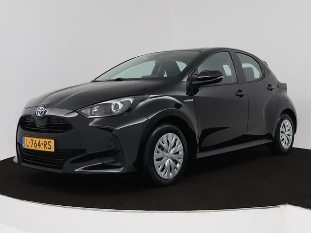 Zwart, metallic lak Gebruikt 2021 Toyota Yaris Active Hatchback | € 18.445 (Eerlijke prijs) - Afbeelding 1/4