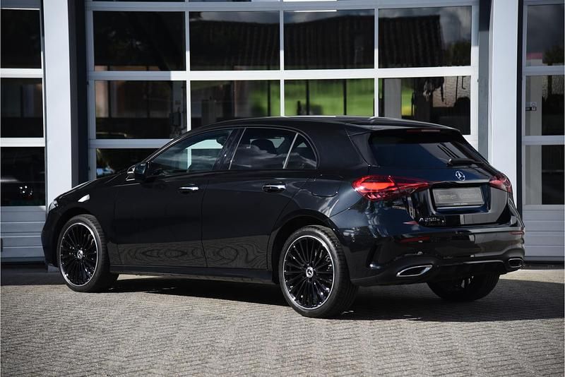Occasion Mercedes A250 AMG line 218 PK (160 kW) 2023 Zwart Hatchback