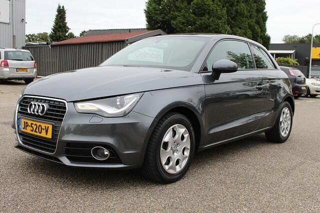 Grijs Gebruikt 2010 Audi A1 Ambition Hatchback | € 11.450 (Eerlijke prijs) - Afbeelding 1/4