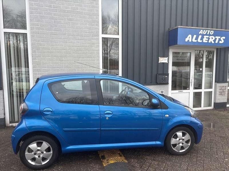 Occasion Toyota Aygo 68 PK (50 kW) 2009 Blauw (metallic) Hatchback