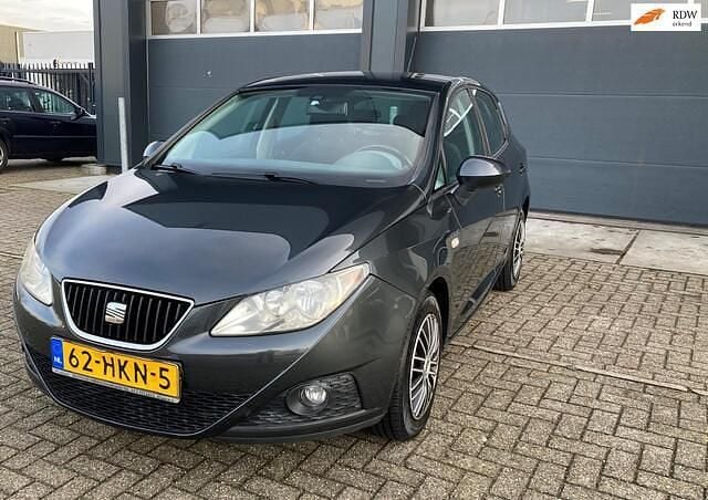 Grijs (metallic) Occasion 2009 Seat Ibiza Stylance Hatchback | € 2.995 (Goede deal) - Afbeelding 1/4