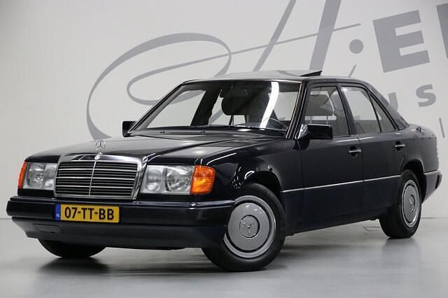 Blauw Gebruikt 1991 Mercedes 200 Sedan | € 13.950 - Afbeelding 1/4