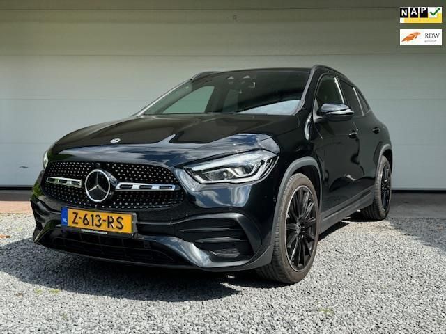Zwart Gebruikt 2023 Mercedes GLA180 AMG line SUV | € 45.000 - Afbeelding 1/4