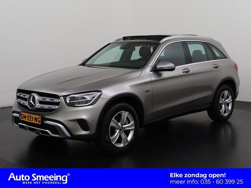 Mojave silver metallic finish (859u) Gebruikt 2020 Mercedes GLC300e Business SUV | € 36.895 (Super prijs) - Afbeelding 1/4
