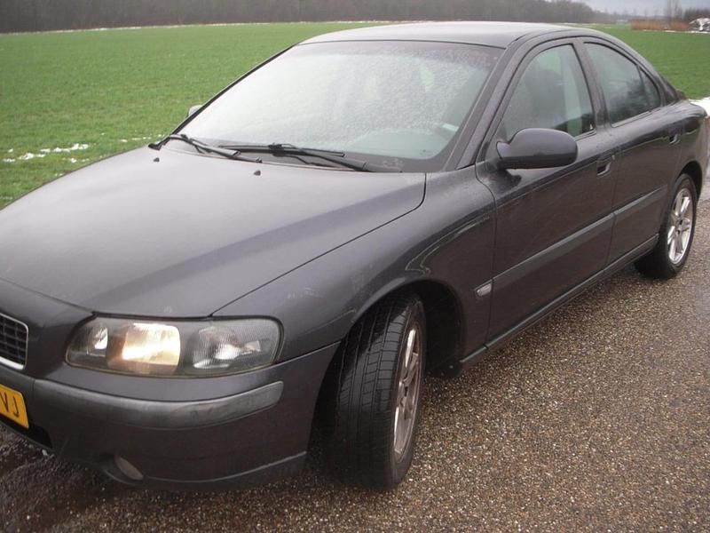 Grijs Occasion 2002 Volvo S60 Sedan | € 860 (Super prijs) - Afbeelding 1/4