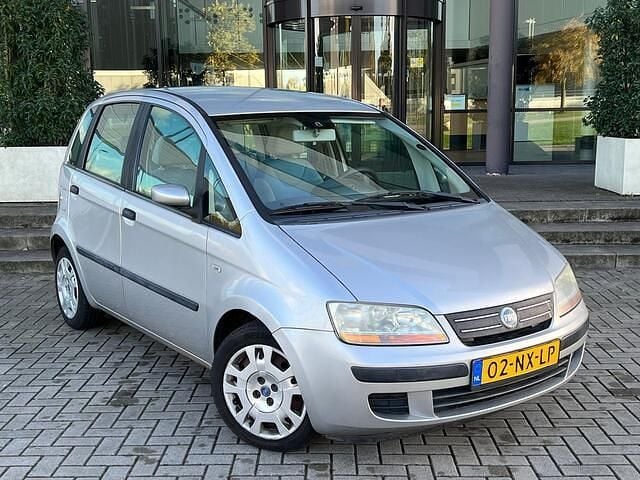Occasion Fiat Idea Dynamic 95 PK (69 kW) 2004 Grijs MPV
