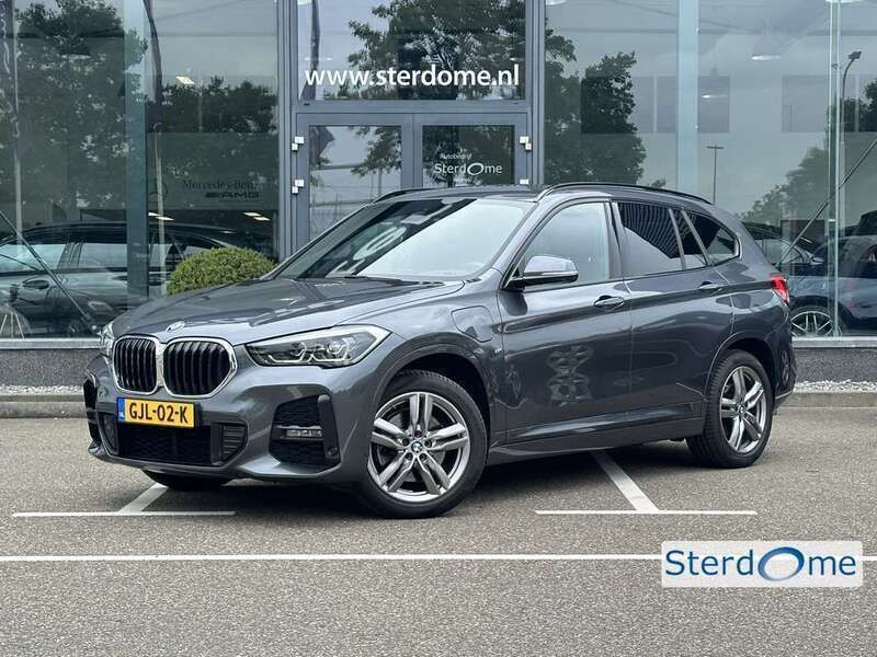 Grijs, metallic lak Gebruikt 2021 BMW X1 SUV | € 27.950 (Eerlijke prijs) - Afbeelding 1/4