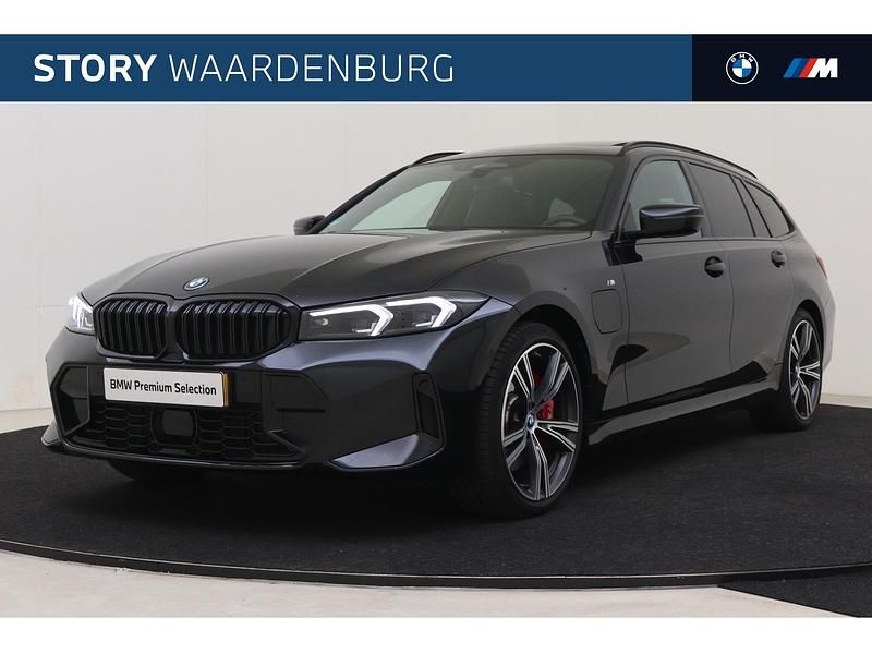 Zwart Gebruikt 2025 BMW 320e M Sport Stationwagen | € 48.950 - Afbeelding 1/4