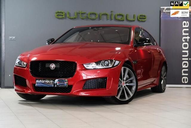 Rood Gebruikt 2018 Jaguar XE Sedan | € 26.895 - Afbeelding 1/4
