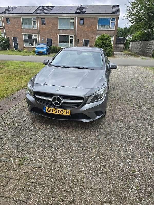 Paars Gebruikt 2015 Mercedes CLA180 Edition Sedan | € 9.500 (Iets duurder) - Afbeelding 1/4