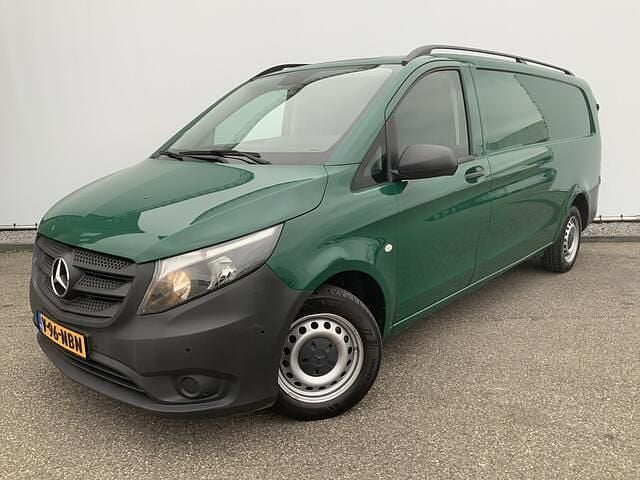 Groen Gebruikt 2022 Mercedes Vito MPV | € 16.950 (Super prijs) - Afbeelding 1/4