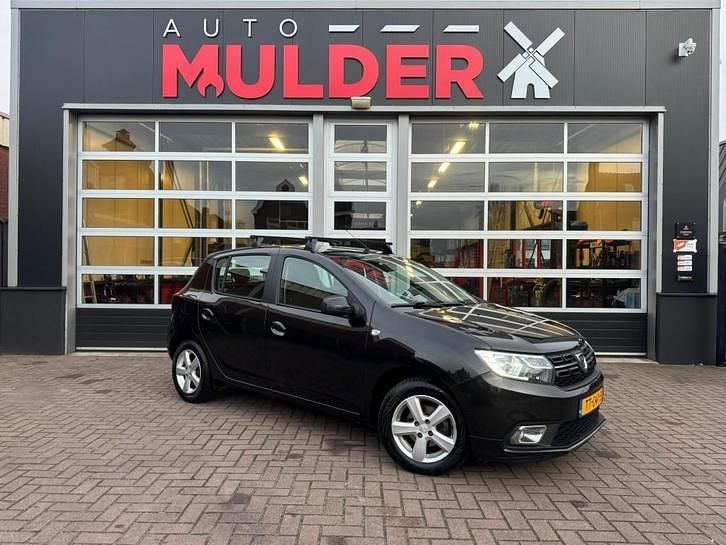 Zwart (metallic) Occasion 2018 Dacia Sandero Ambiance Hatchback | € 5.250 (Eerlijke prijs) - Afbeelding 1/3