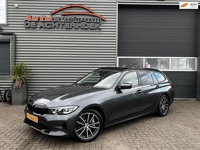 Grijs Gebruikt 2020 BMW 330 Shadowline Stationwagen | € 30.999 (Eerlijke prijs) - Afbeelding 1/4