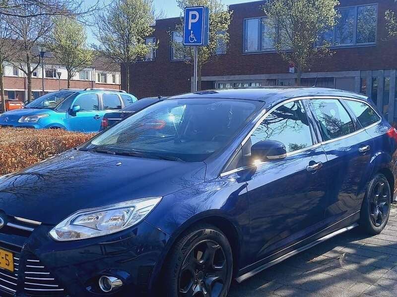 Blauw Gebruikt 2012 Ford Focus Trend Stationwagen | € 4.900 (Iets duurder) - Afbeelding 1/4