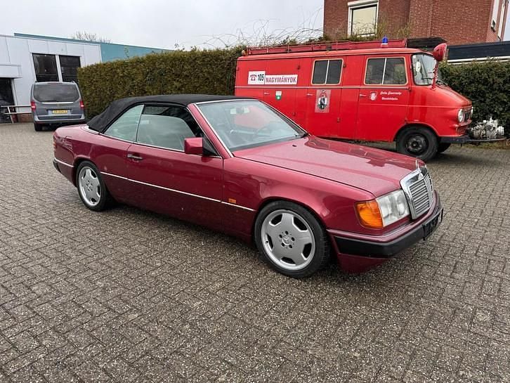 Occasion Mercedes E300 220 PK (161 kW) 1993 Rood Cabriolet