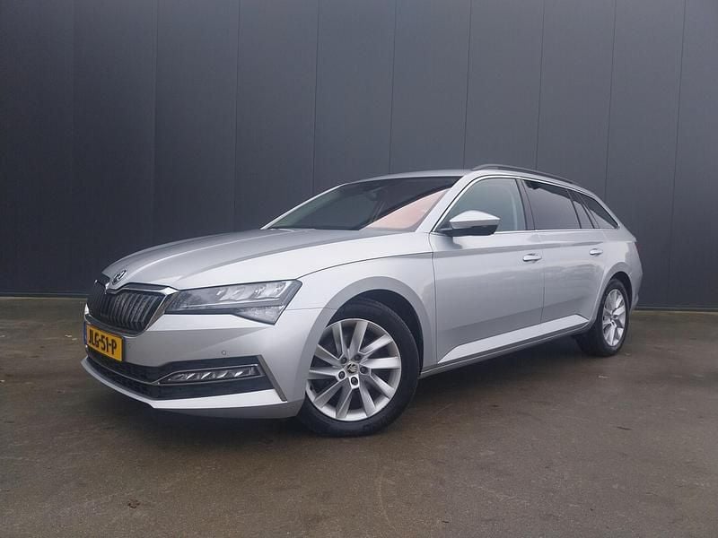 Zilver Gebruikt 2021 Skoda Superb Business Line Stationwagen | € 17.950 (Super prijs) - Afbeelding 1/4