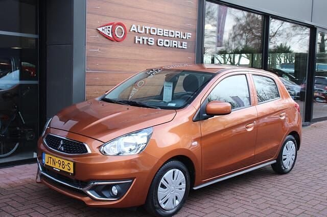 Oranje Occasion 2017 Mitsubishi Space Star Hatchback | € 7.650 (Eerlijke prijs) - Afbeelding 1/4