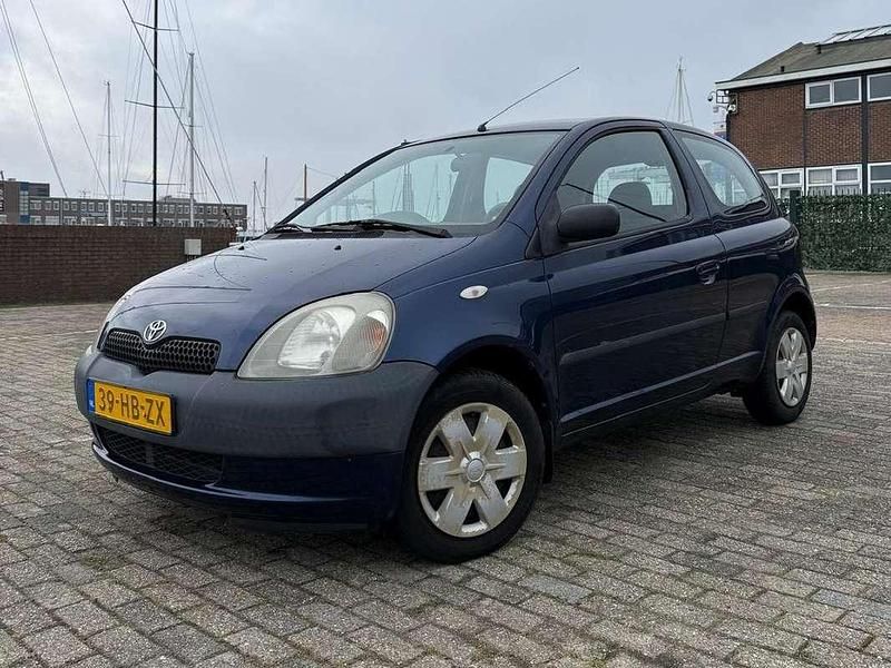Blauw Occasion 2001 Toyota Yaris Terra Hatchback | € 1.300 (Goede deal) - Afbeelding 1/4