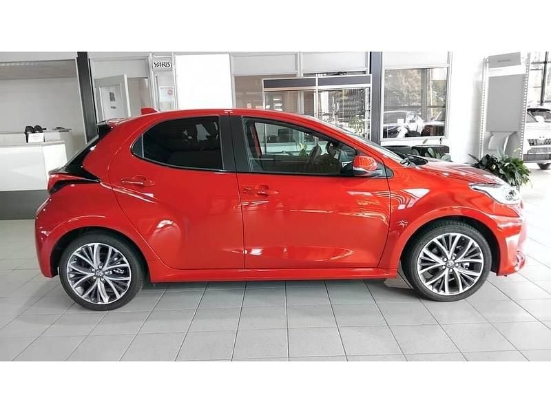 Occasion Toyota Yaris Executive 131 PK (96 kW) 2024 Rood Hatchback