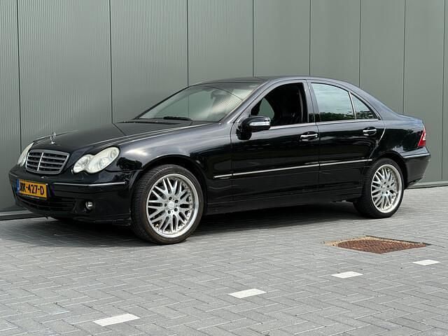 Zwart Gebruikt 2004 Mercedes C320 Elegance Sedan | € 2.940 - Afbeelding 1/4