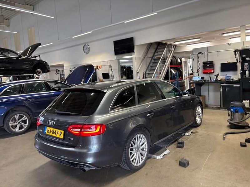 Occasion Audi A4 S-Line 170 PK (125 kW) 2015 Grijs (metallic) Stationwagen