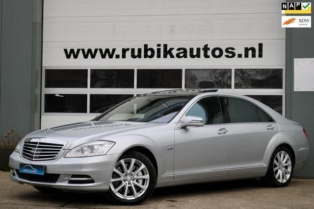 Grijs, metallic lak Gebruikt 2011 Mercedes S500 Prestige Sedan | € 24.950 (Duur) - Afbeelding 1/4