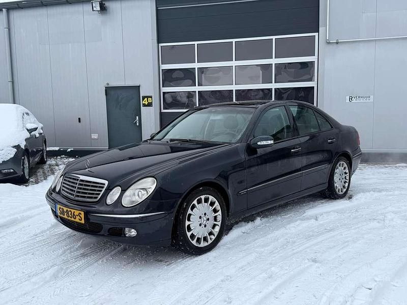 Zwart Occasion 2002 Mercedes E500 Elegance Sedan | € 6.295 (Super prijs) - Afbeelding 1/4