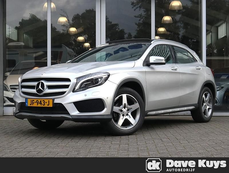 Grijs Gebruikt 2016 Mercedes GLA180 AMG line SUV | € 21.950 (Eerlijke prijs) - Afbeelding 1/4