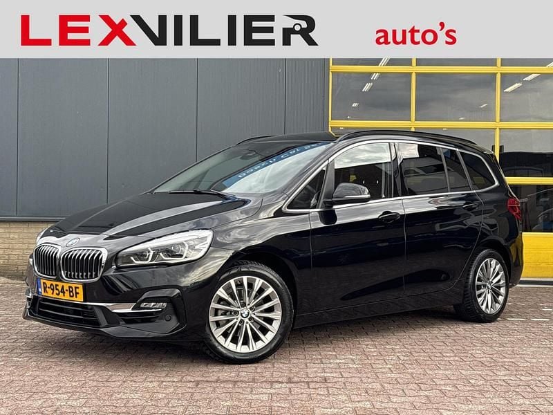 Zwart Gebruikt 2022 BMW 216 Stationwagen | € 22.500 (Eerlijke prijs) - Afbeelding 1/4