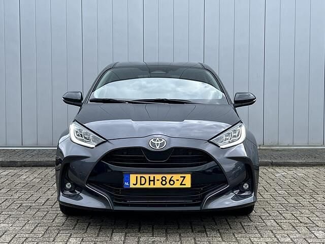 Grijs, metallic lak Nieuw 2025 Toyota Yaris Comfort Hatchback | € 27.950 (Super prijs) - Afbeelding 1/4