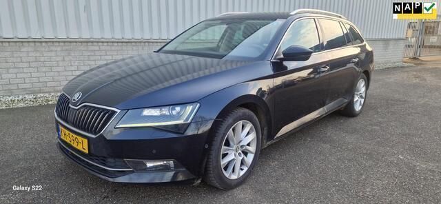 Zwart Gebruikt 2016 Skoda Superb Business Line Stationwagen | € 8.950 (Duur) - Afbeelding 1/4