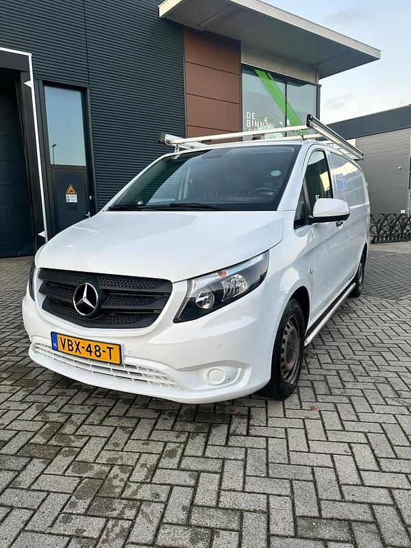 Wit Gebruikt 2019 Mercedes Vito Van | € 20.500 (Goede deal) - Afbeelding 1/4