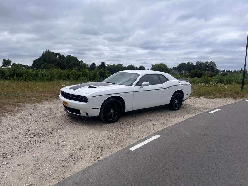 Wit Gebruikt 2016 Dodge Challenger SXT Coupé | € 38.500 - Afbeelding 1/4