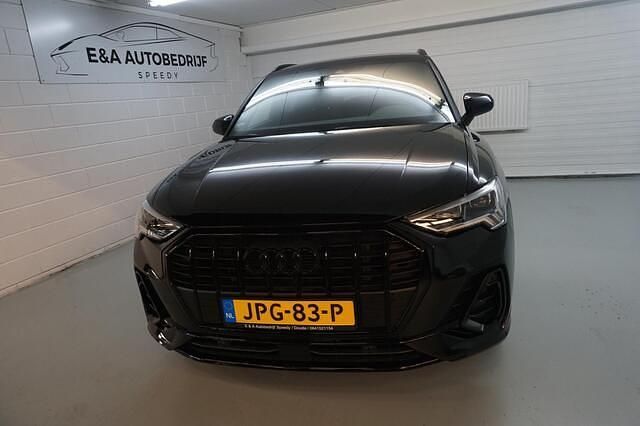 Zwart Gebruikt 2022 Audi Q3 S-Line SUV | € 31.950 (Eerlijke prijs) - Afbeelding 1/4