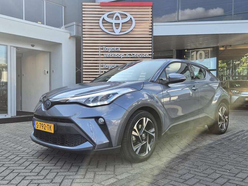 Grijs Gebruikt 2023 Toyota C-HR SUV | € 26.900 (Eerlijke prijs) - Afbeelding 1/4