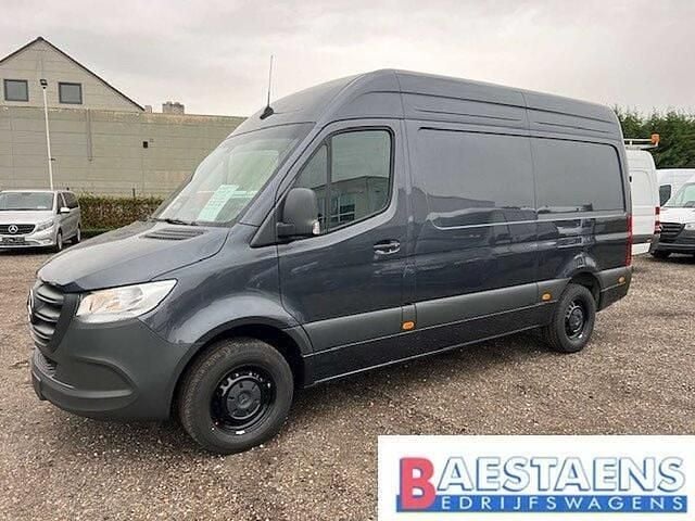 Grijs Nieuw 2025 Mercedes Sprinter Van | € 55.660 (Iets duurder) - Afbeelding 1/4