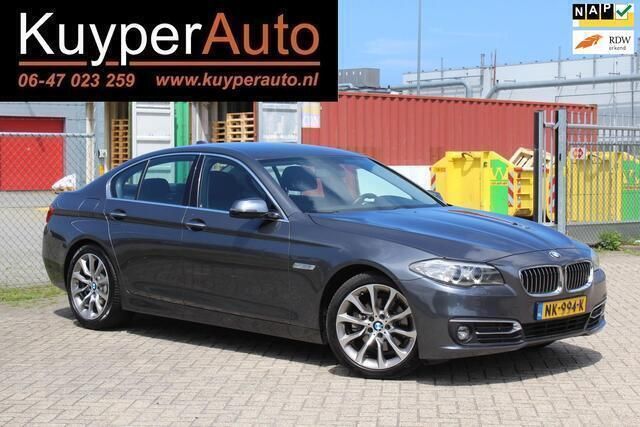 Grijs Gebruikt 2017 BMW 520 Luxury Line Sedan | € 23.550 (Eerlijke prijs) - Afbeelding 1/4