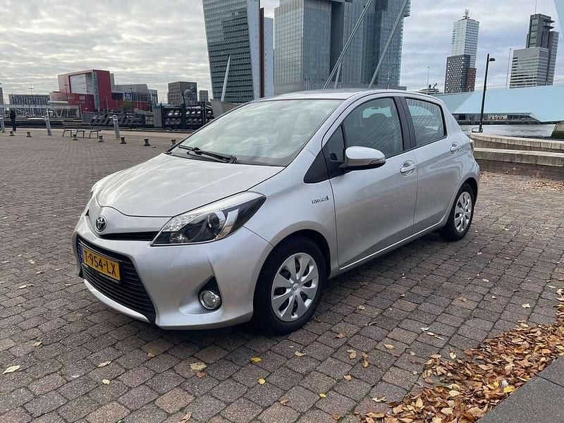 Zilver Gebruikt 2012 Toyota Yaris Hybrid Hatchback | € 8.000 (Eerlijke prijs) - Afbeelding 1/4
