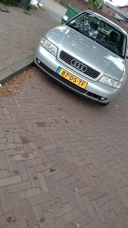 Grijs Gebruikt 1999 Audi A4 Sedan | € 950 (Goede deal) - Afbeelding 1/4