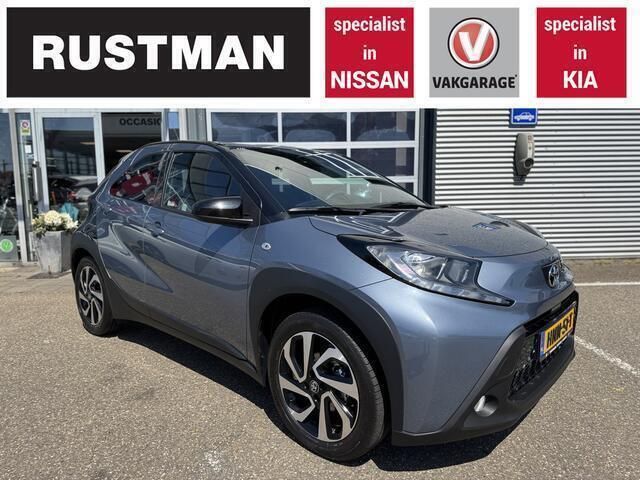Grijs Gebruikt 2024 Toyota Aygo Pulse Hatchback | € 21.950 (Eerlijke prijs) - Afbeelding 1/4