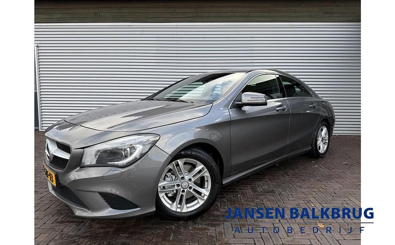 Grijs Occasion 2013 Mercedes CLA180 Ambition Sedan | € 13.485 (Eerlijke prijs) - Afbeelding 1/4