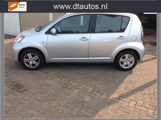 Grijs Gebruikt 2008 Subaru Justy Comfort Hatchback | € 2.499 (Eerlijke prijs) - Afbeelding 1/4
